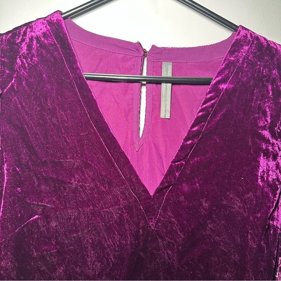 By Anthropologie Velvet Cutwork Plum V Neck Blouse Top Size M - Picture 5 of 16